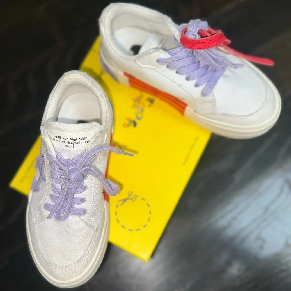 Off-White Kids
Vulcanized low-top sneakers - Picture 6 of 6